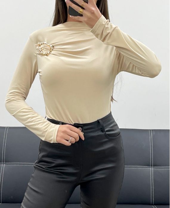 Top chic  à boucle dorée – Élégance et style minimaliste